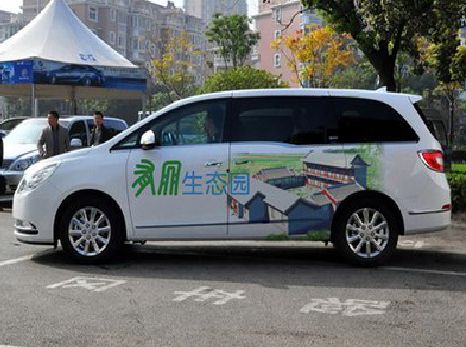 高邮户外车贴喷绘如何保持效果?